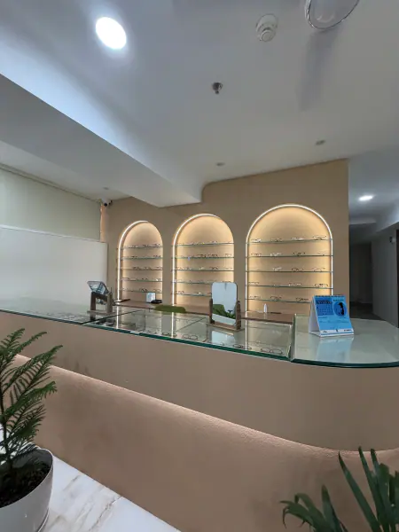 Clinic eyewear counter